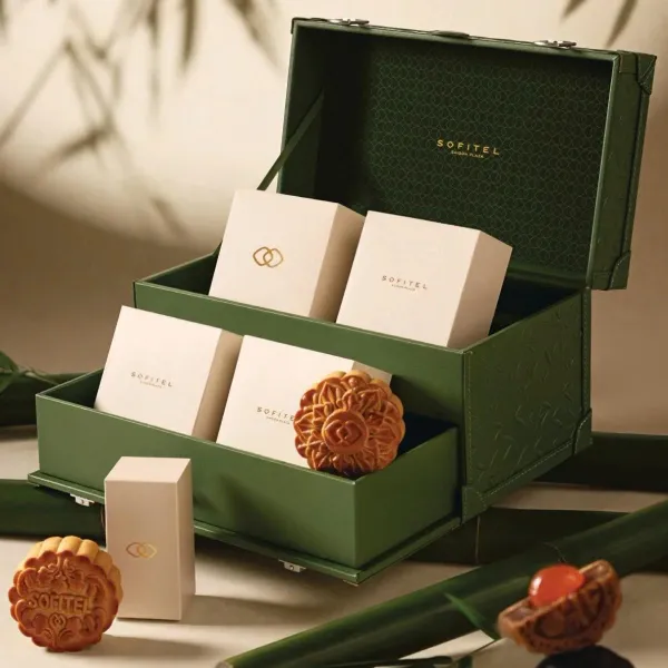 Hộp bánh trung thu in logo doanh nghiệp — hộp vàng mộc lan